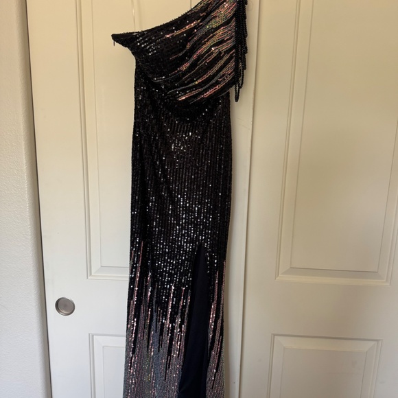 Kalinnu One Shoulder Black Sequin Gown Size 6 - Picture 5 of 13